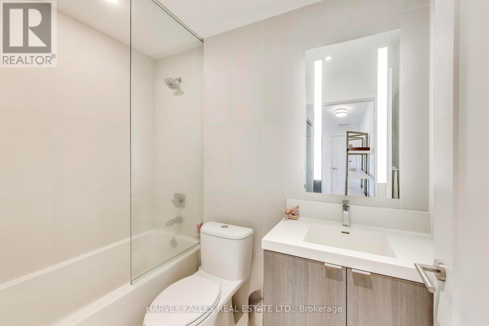 515 - 585 Bloor Street E, Toronto, Ontario  M4W 0B3 - Photo 8 - C12756194