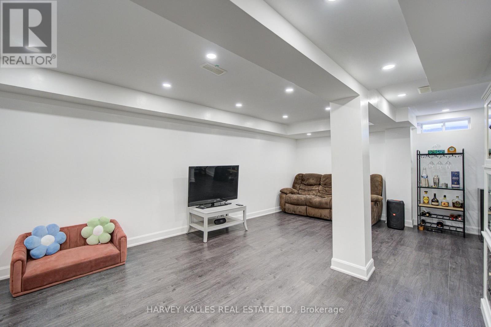 223 Orr Drive, Bradford West Gwillimbury, Ontario L3Z 0S3 - Photo 33 - N12757654