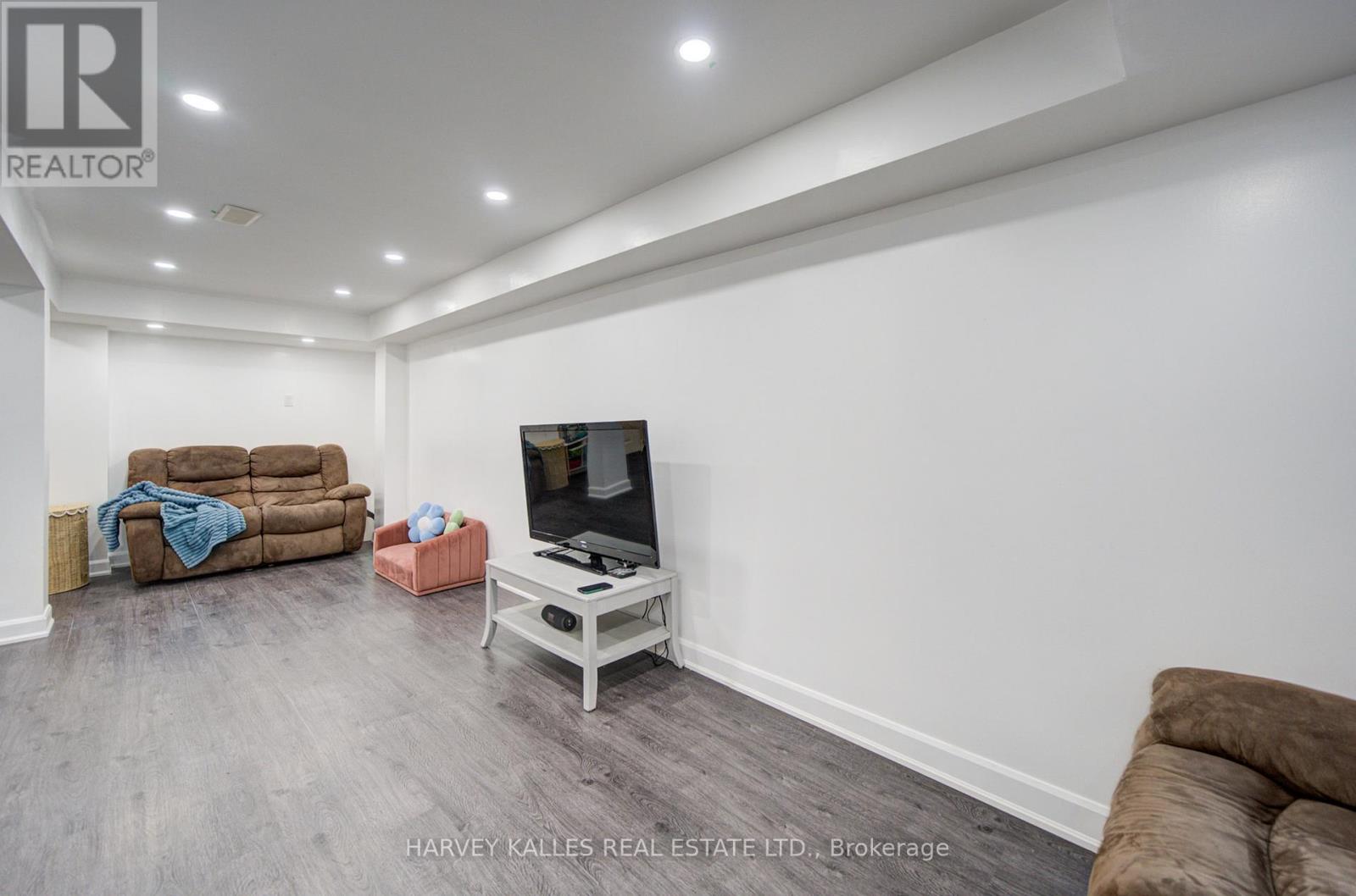 223 Orr Drive, Bradford West Gwillimbury, Ontario L3Z 0S3 - Photo 38 - N12757654