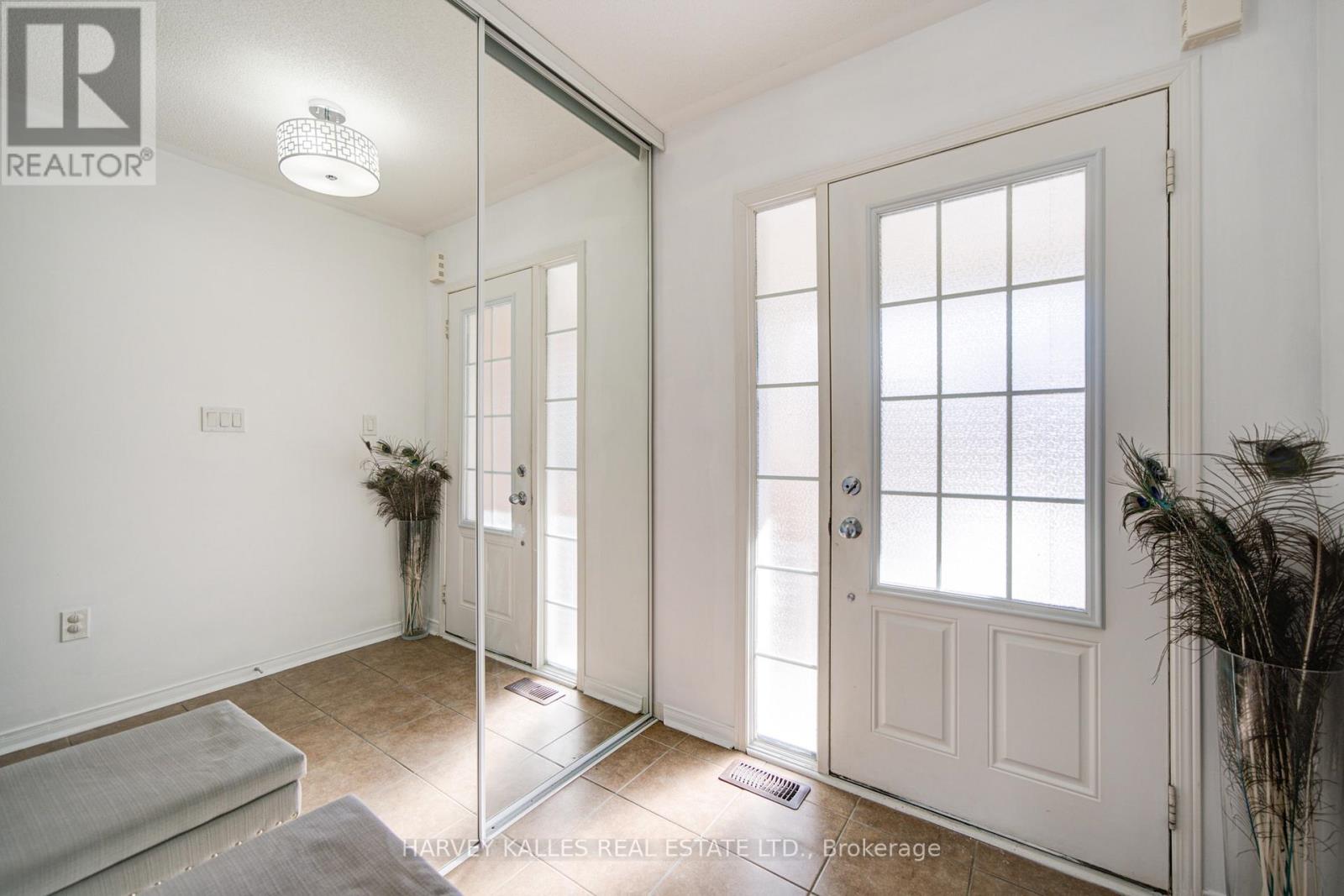 223 Orr Drive, Bradford West Gwillimbury, Ontario L3Z 0S3 - Photo 6 - N12757654