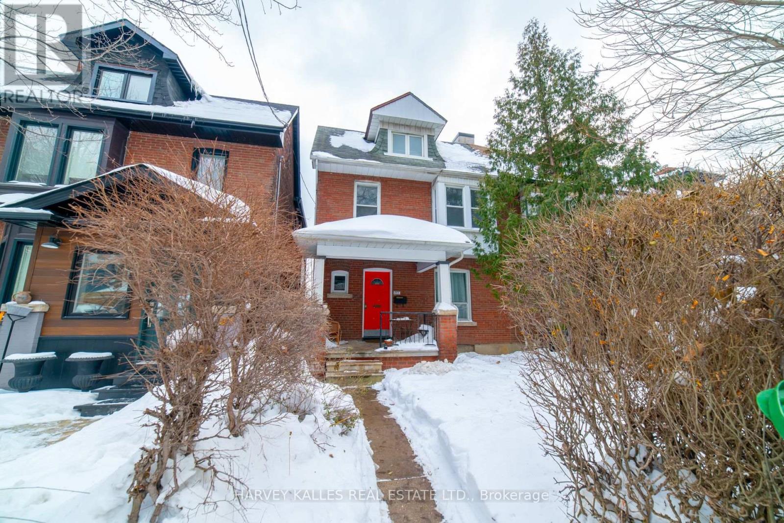 UPPER - 885 DAVENPORT ROAD, Toronto, Ontario