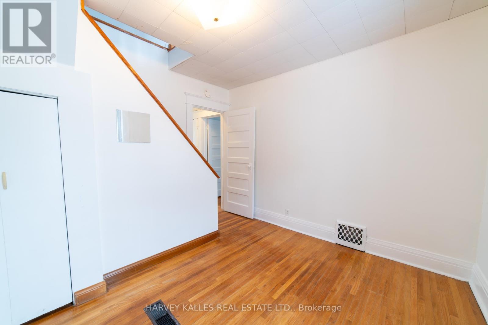 Upper - 885 Davenport Road, Toronto, Ontario M6G 2B4 - Photo 12 - C12758000