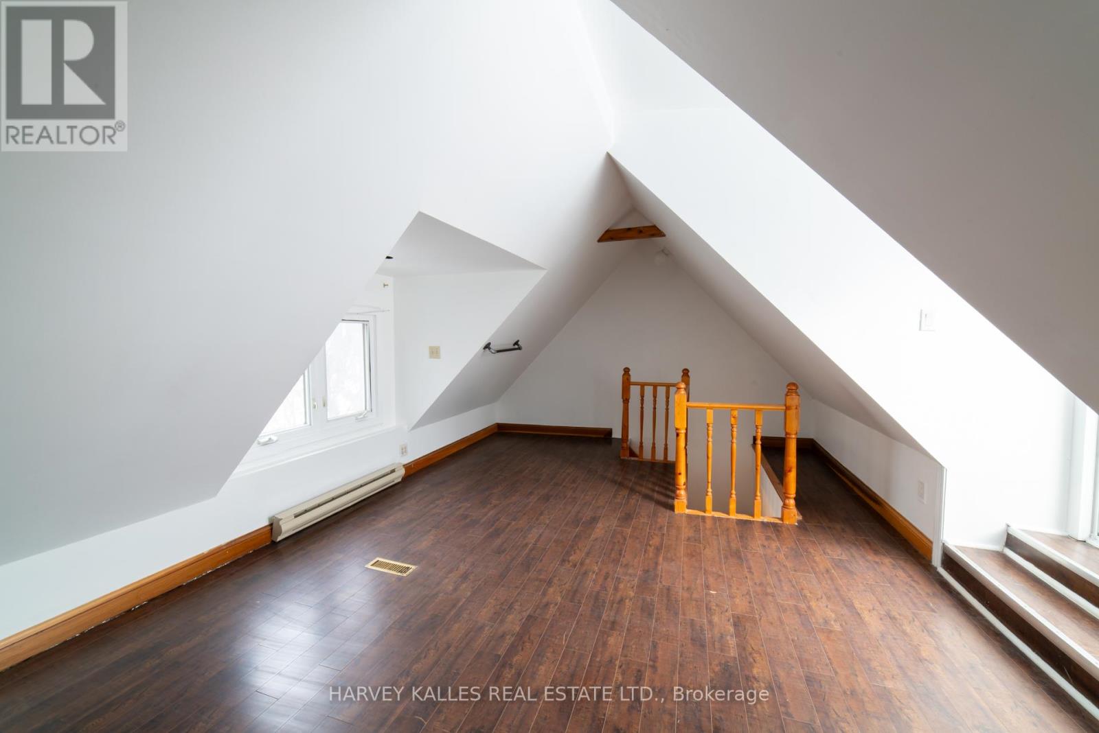 Upper - 885 Davenport Road, Toronto, Ontario M6G 2B4 - Photo 14 - C12758000