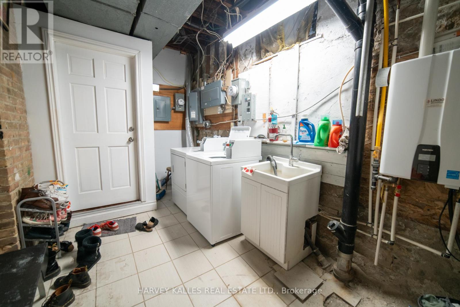 Upper - 885 Davenport Road, Toronto, Ontario M6G 2B4 - Photo 16 - C12758000