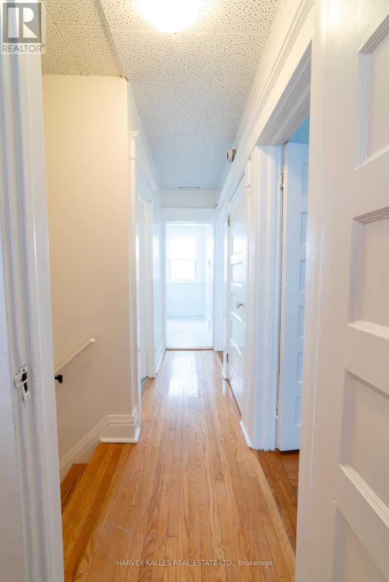 Upper - 885 Davenport Road, Toronto, Ontario M6G 2B4 - Photo 2 - C12758000