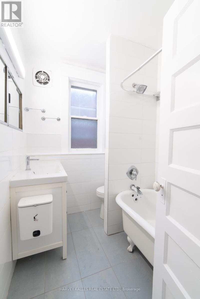 Upper - 885 Davenport Road, Toronto, Ontario M6G 2B4 - Photo 8 - C12758000