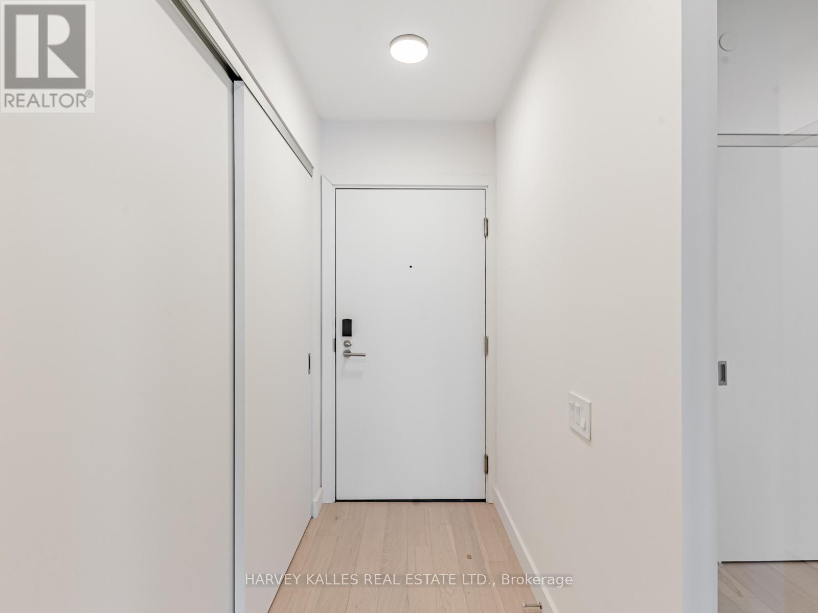 303 - 1720 Bayview Avenue, Toronto, Ontario M4G 0E5 - Photo 3 - C12758026