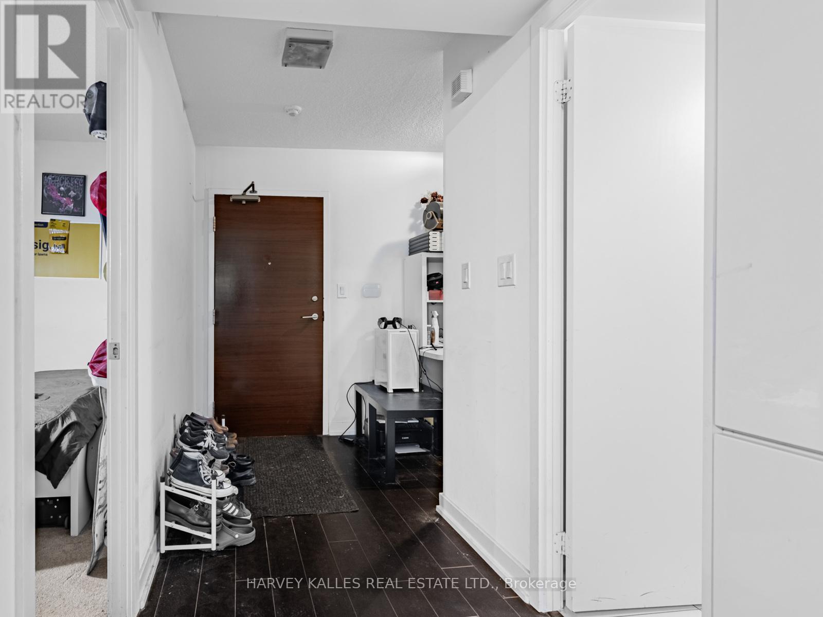 655 - 10 Capreol Court, Toronto, Ontario  M5V 4A5 - Photo 17 - C12758362