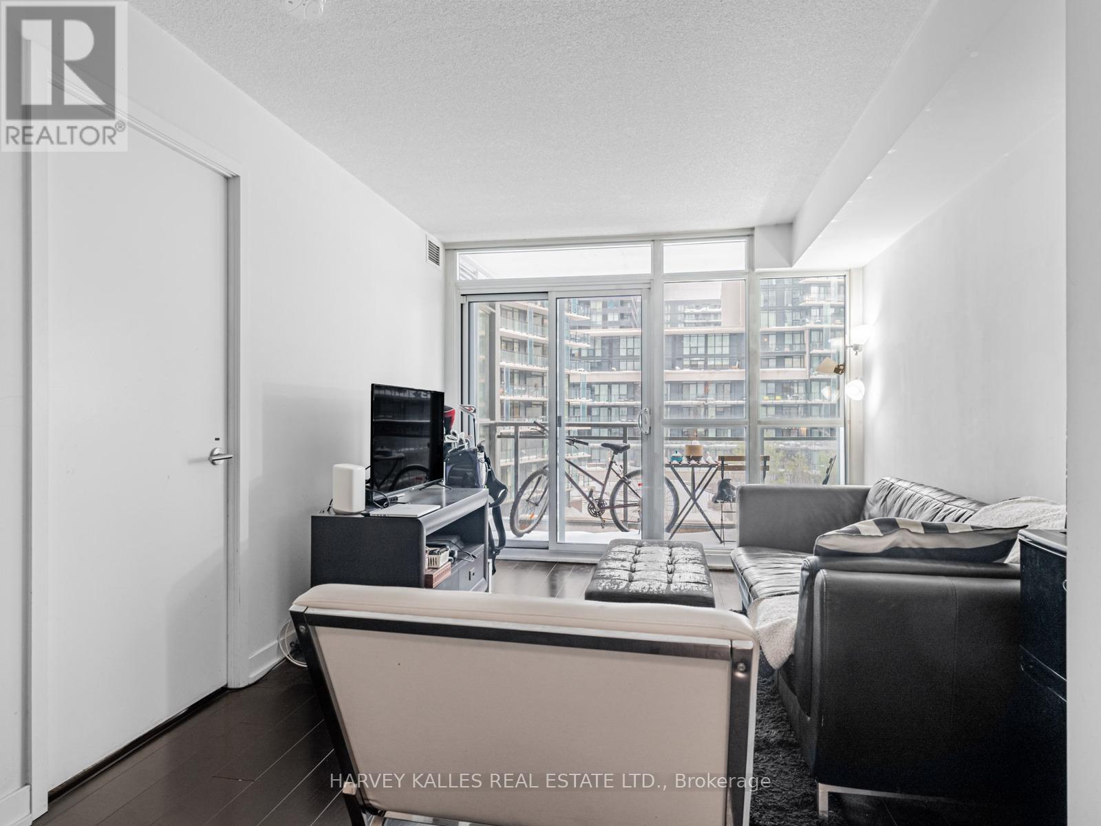 655 - 10 Capreol Court, Toronto, Ontario  M5V 4A5 - Photo 5 - C12758362