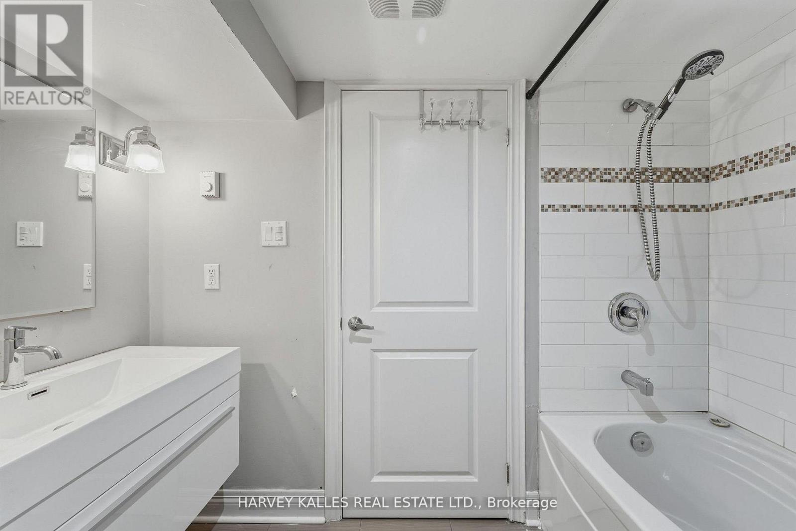 202 Dinnick Crescent, Toronto, Ontario  M4N 1M3 - Photo 37 - C12758648