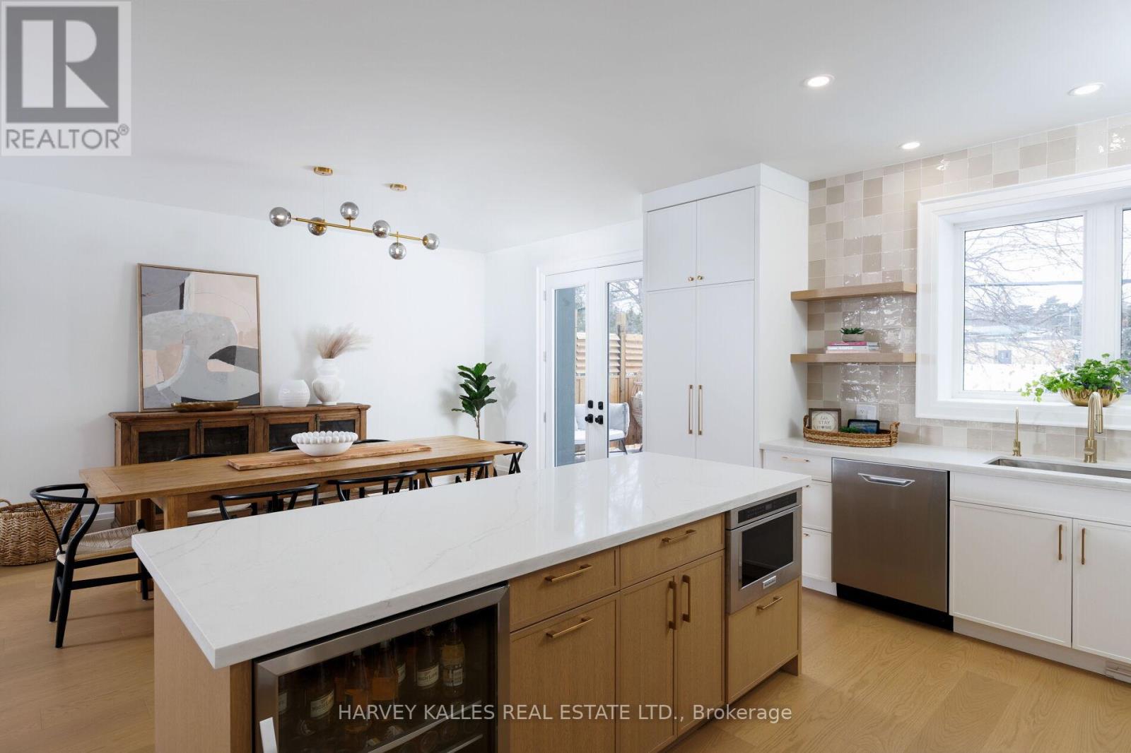 90 Great Oak Drive, Toronto, Ontario  M9A 1N5 - Photo 15 - W12758464