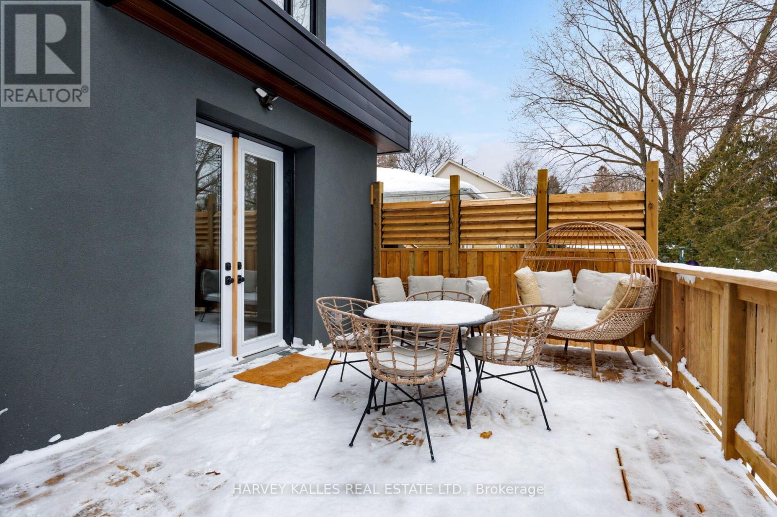 90 Great Oak Drive, Toronto, Ontario  M9A 1N5 - Photo 17 - W12758464