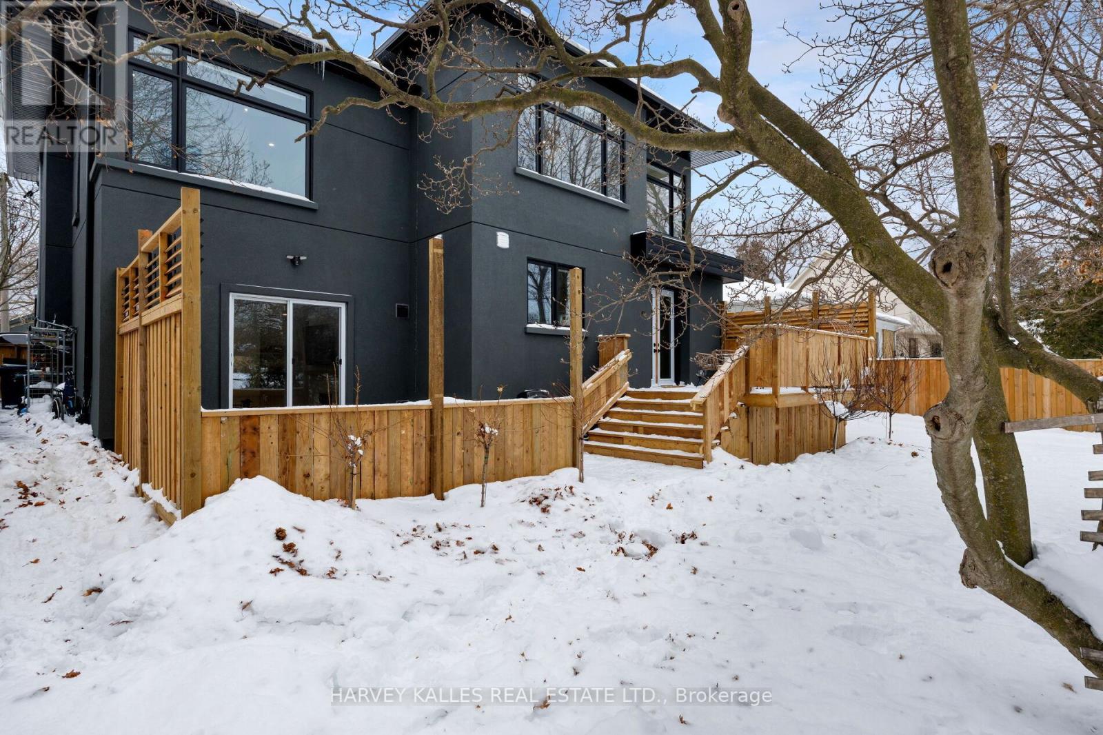 90 Great Oak Drive, Toronto, Ontario  M9A 1N5 - Photo 18 - W12758464