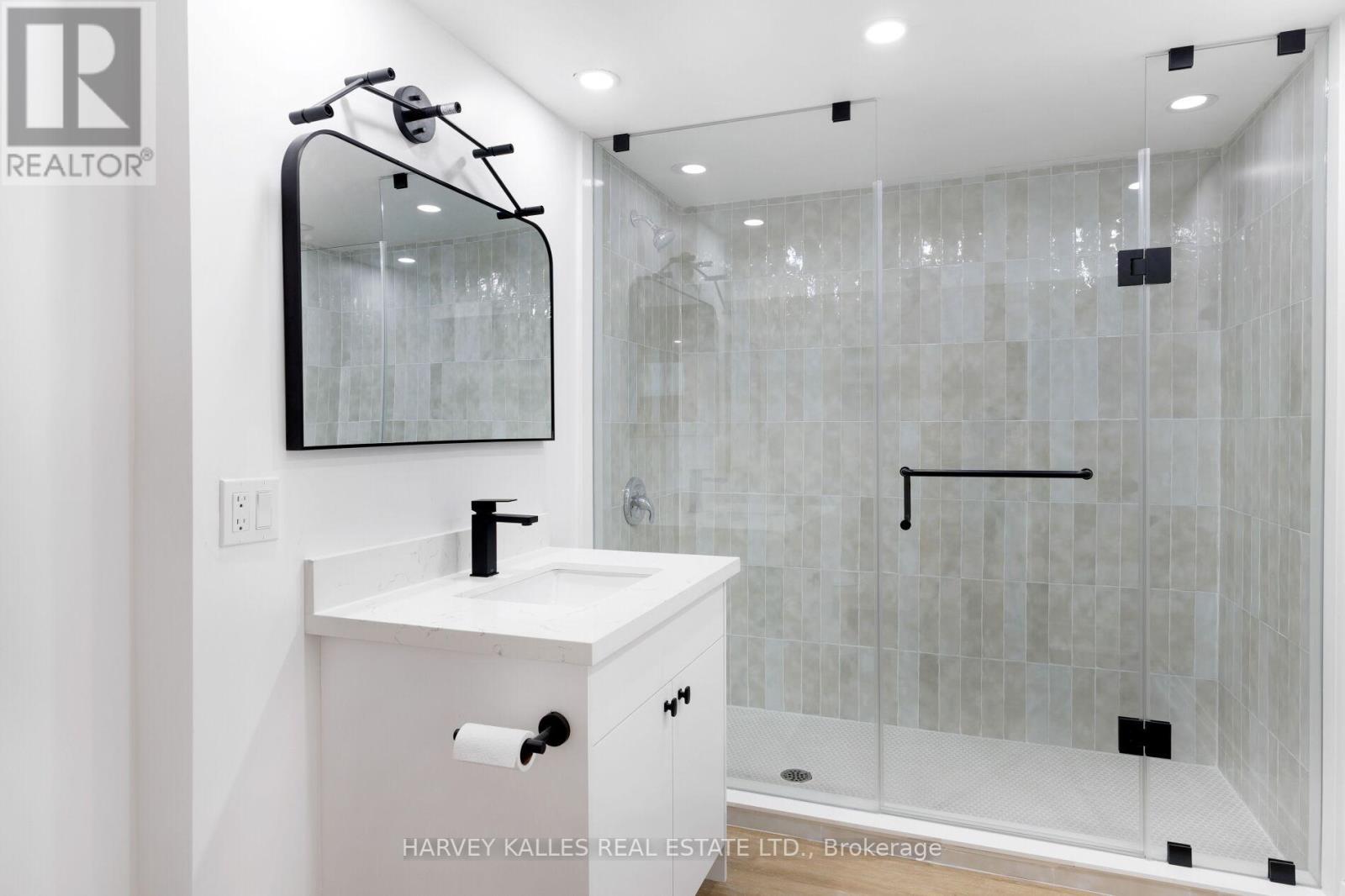 90 Great Oak Drive, Toronto, Ontario  M9A 1N5 - Photo 50 - W12758464