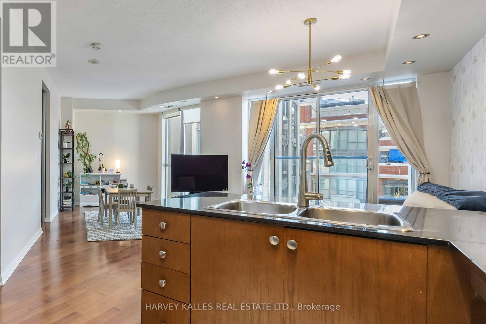 601 - 18 Beverley Street, Toronto, Ontario M5T 3L2 - Photo 13 - C12759562