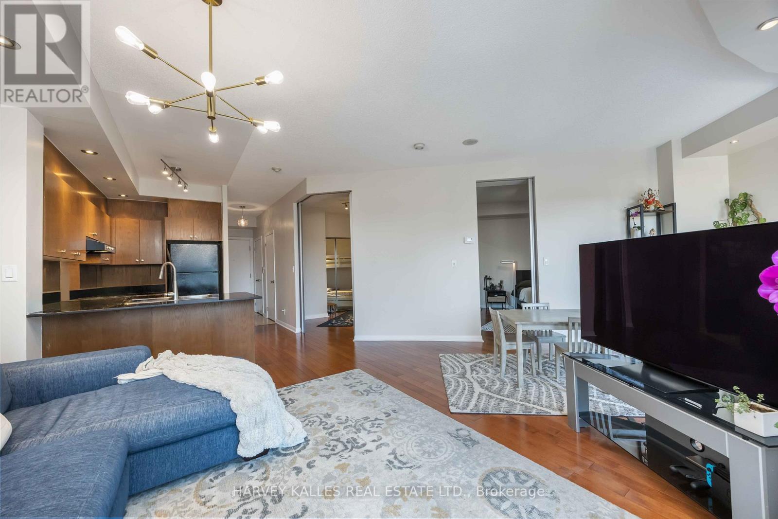 601 - 18 Beverley Street, Toronto, Ontario M5T 3L2 - Photo 16 - C12759562