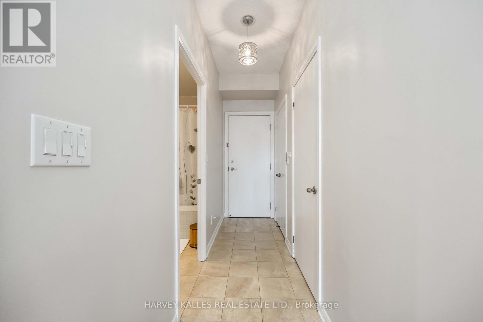 601 - 18 Beverley Street, Toronto, Ontario M5T 3L2 - Photo 5 - C12759562