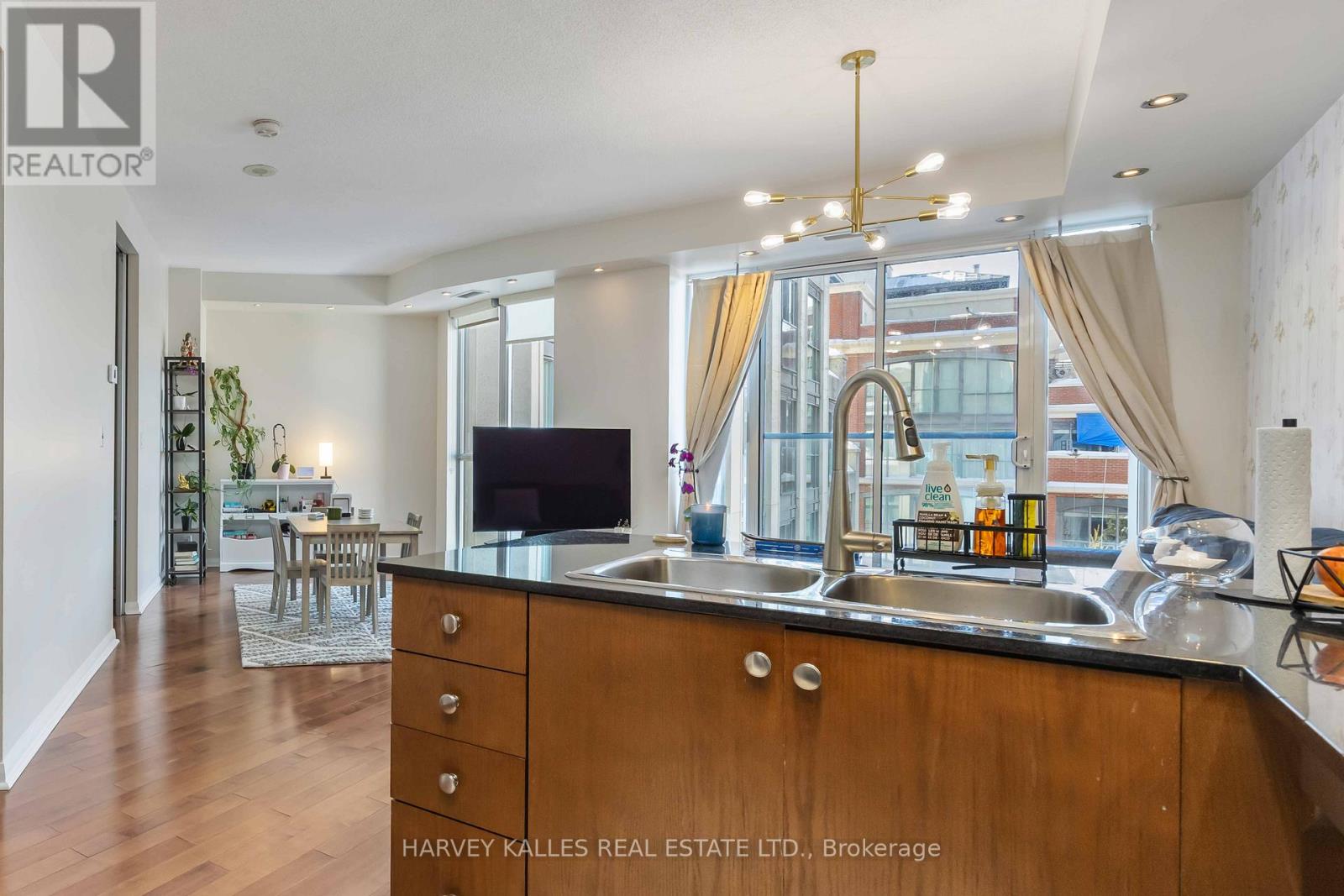 601 - 18 Beverley Street, Toronto, Ontario M5T 3L2 - Photo 7 - C12759562