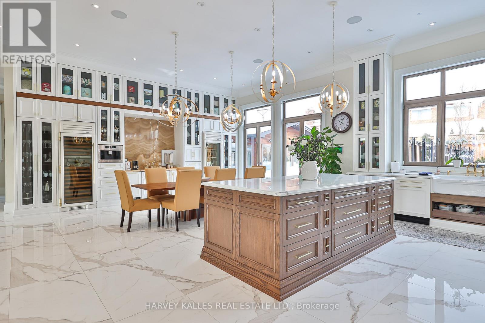 318 Maple Leaf Drive, Toronto, Ontario  M6L 1P6 - Photo 10 - W12760892