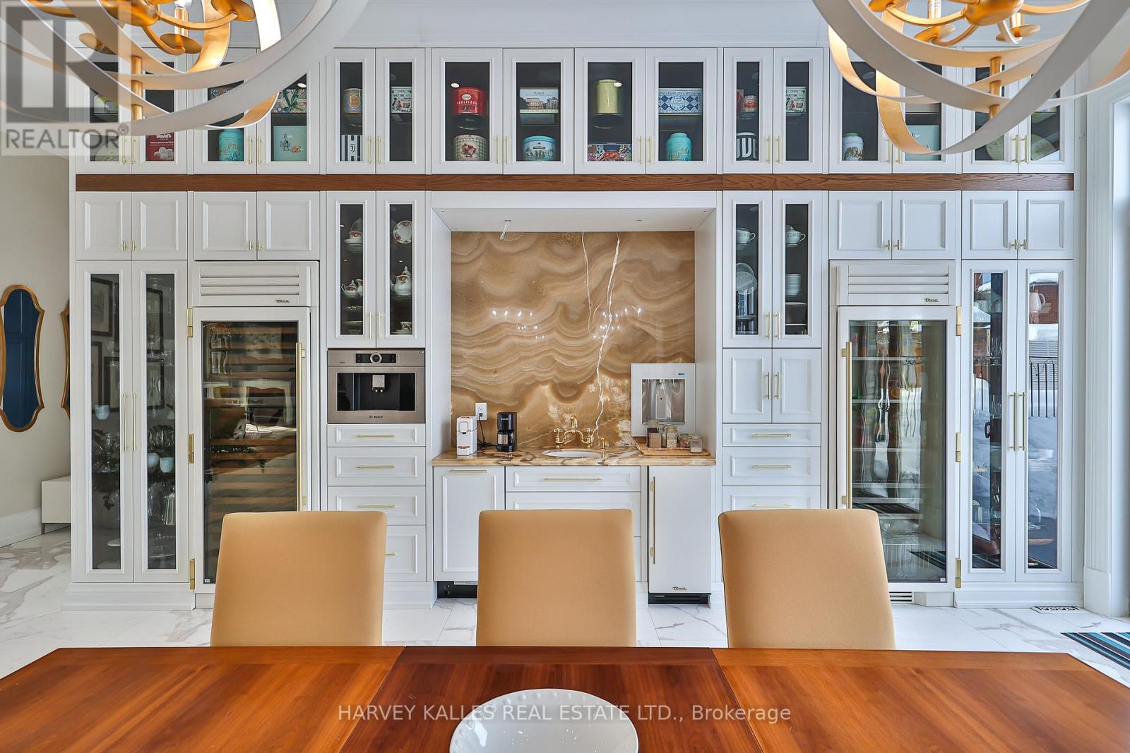 318 Maple Leaf Drive, Toronto, Ontario  M6L 1P6 - Photo 11 - W12760892