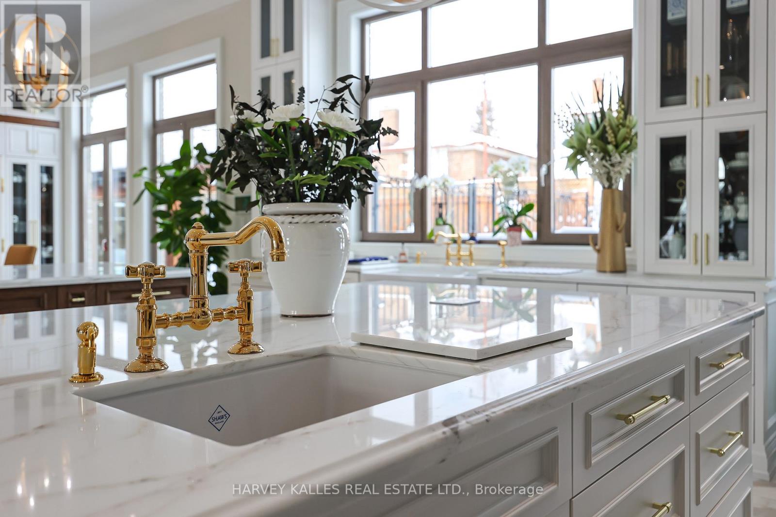 318 Maple Leaf Drive, Toronto, Ontario  M6L 1P6 - Photo 13 - W12760892