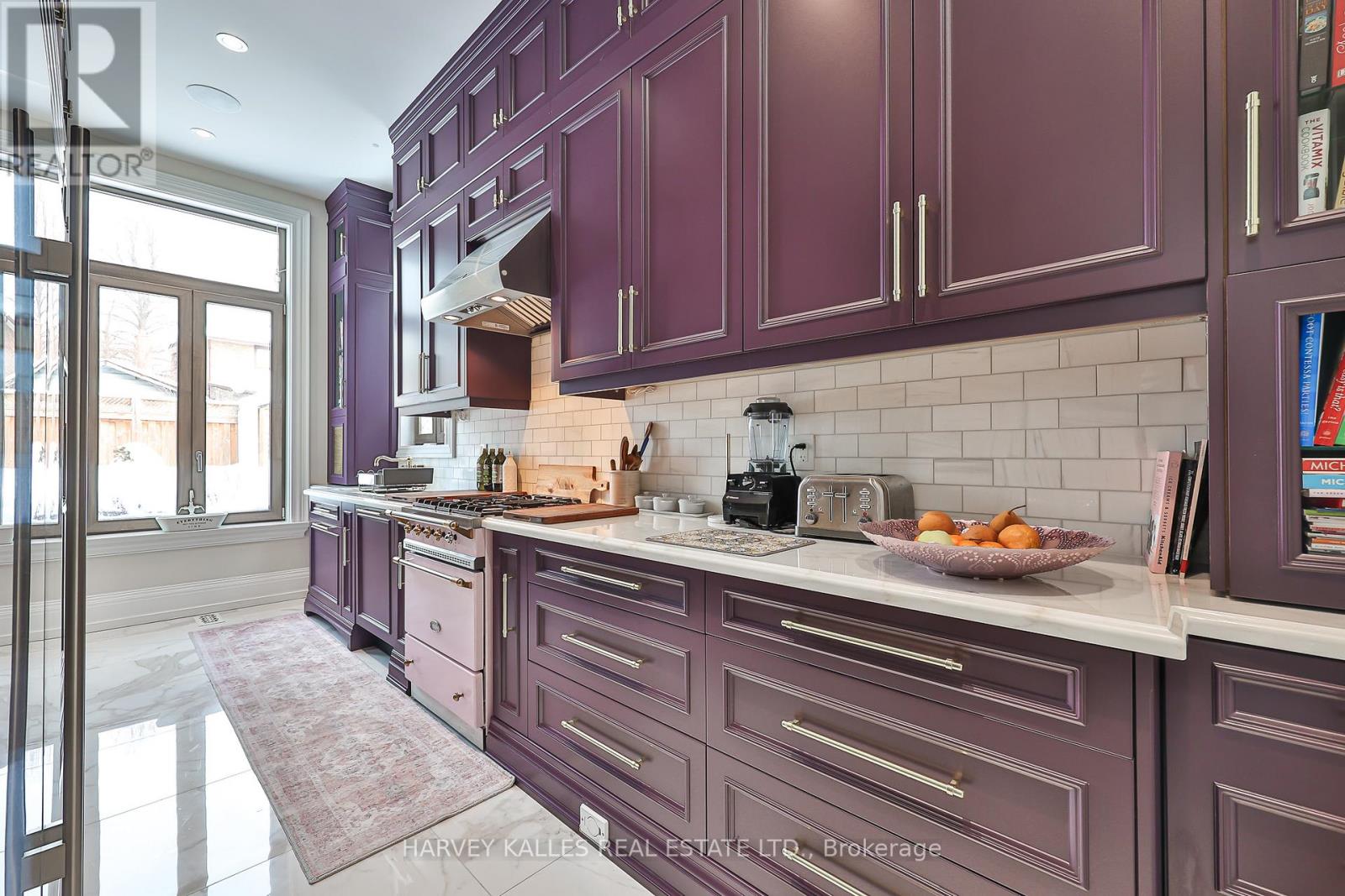 318 Maple Leaf Drive, Toronto, Ontario  M6L 1P6 - Photo 14 - W12760892