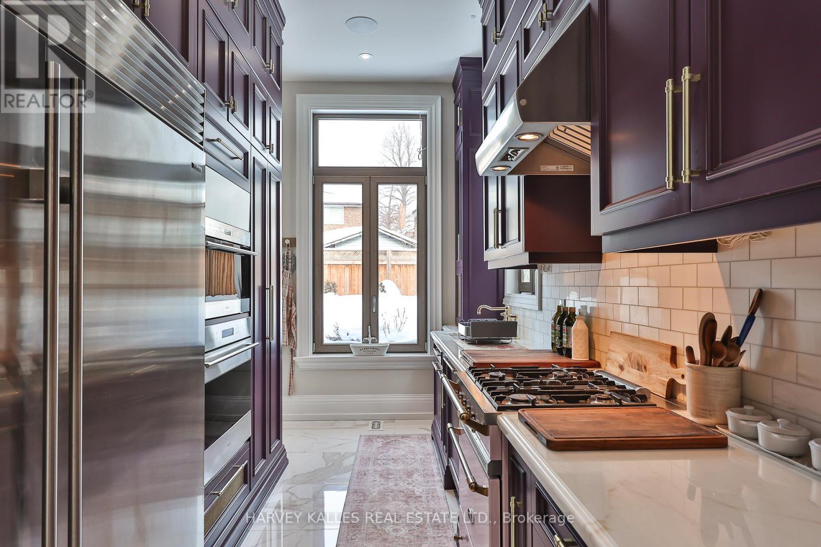 318 Maple Leaf Drive, Toronto, Ontario  M6L 1P6 - Photo 15 - W12760892