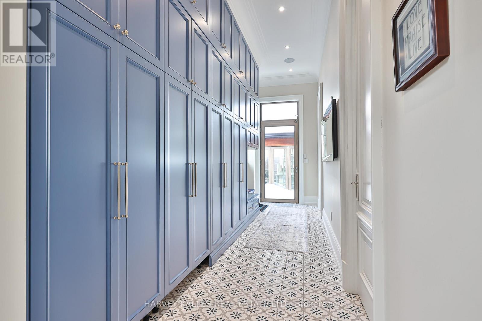 318 Maple Leaf Drive, Toronto, Ontario  M6L 1P6 - Photo 16 - W12760892