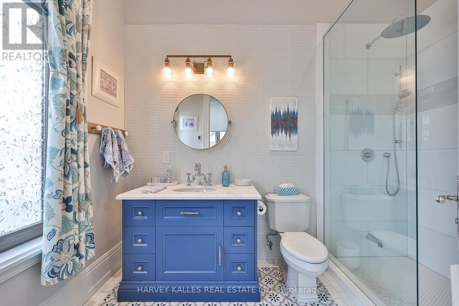 318 Maple Leaf Drive, Toronto, Ontario  M6L 1P6 - Photo 17 - W12760892