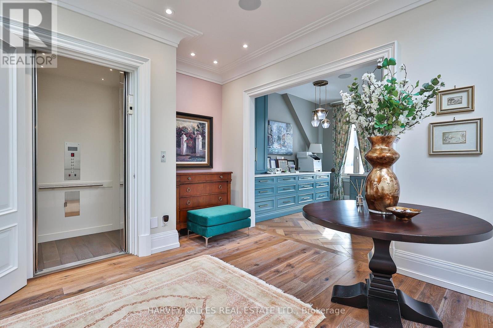 318 Maple Leaf Drive, Toronto, Ontario  M6L 1P6 - Photo 19 - W12760892