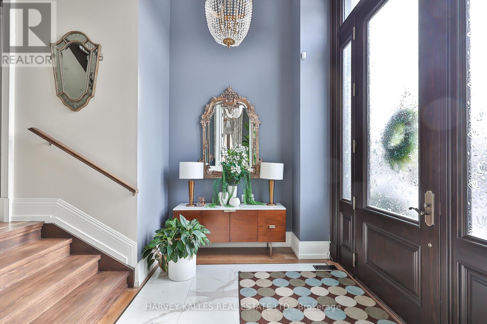 318 Maple Leaf Drive, Toronto, Ontario  M6L 1P6 - Photo 2 - W12760892