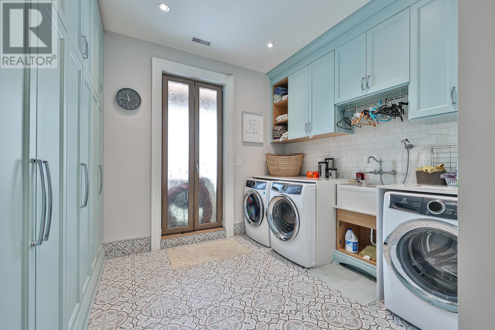 318 Maple Leaf Drive, Toronto, Ontario  M6L 1P6 - Photo 32 - W12760892