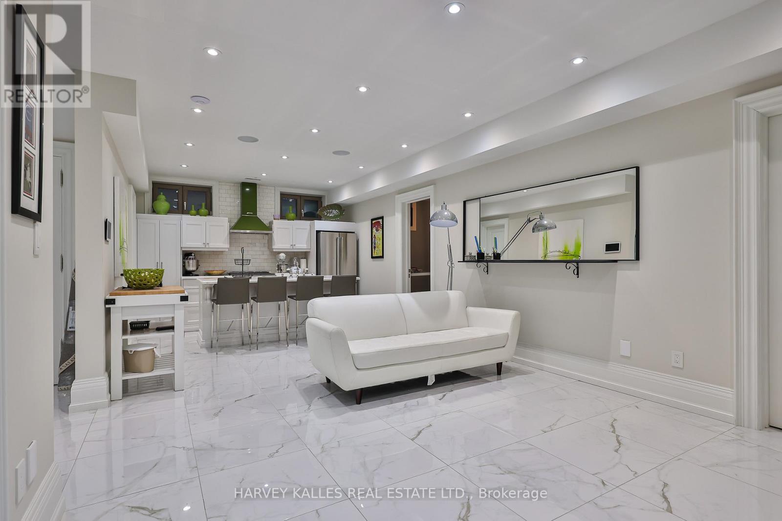 318 Maple Leaf Drive, Toronto, Ontario  M6L 1P6 - Photo 33 - W12760892