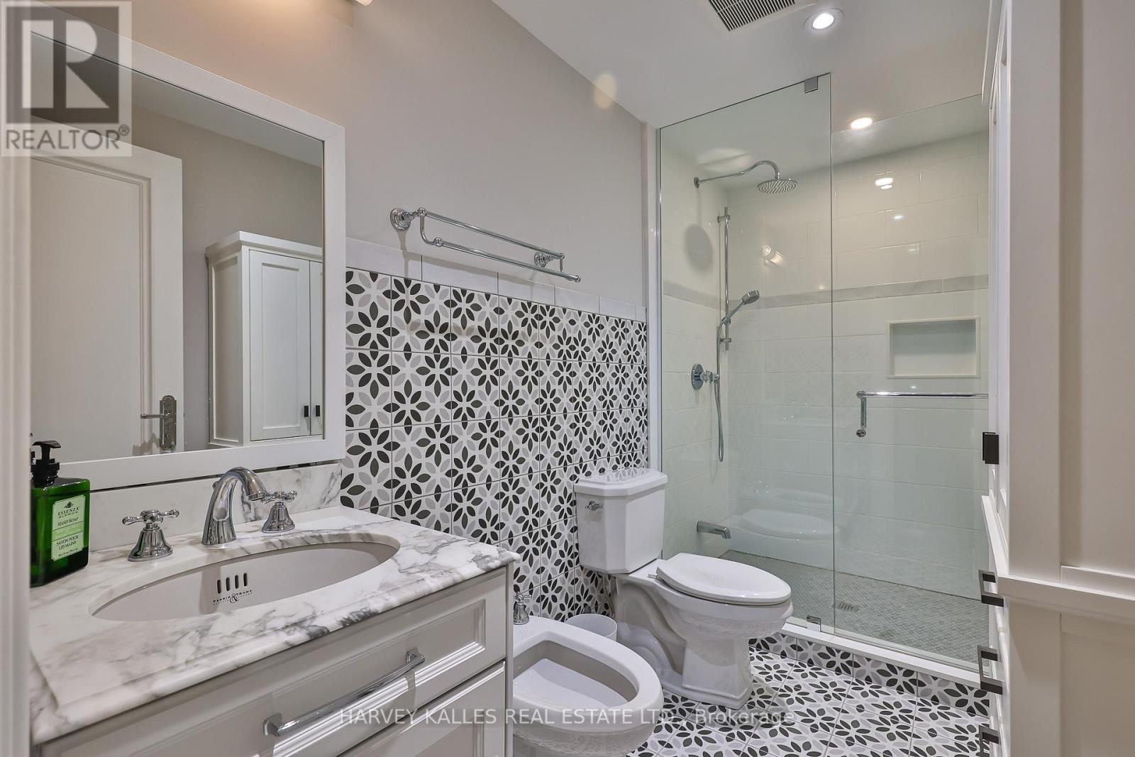 318 Maple Leaf Drive, Toronto, Ontario  M6L 1P6 - Photo 35 - W12760892