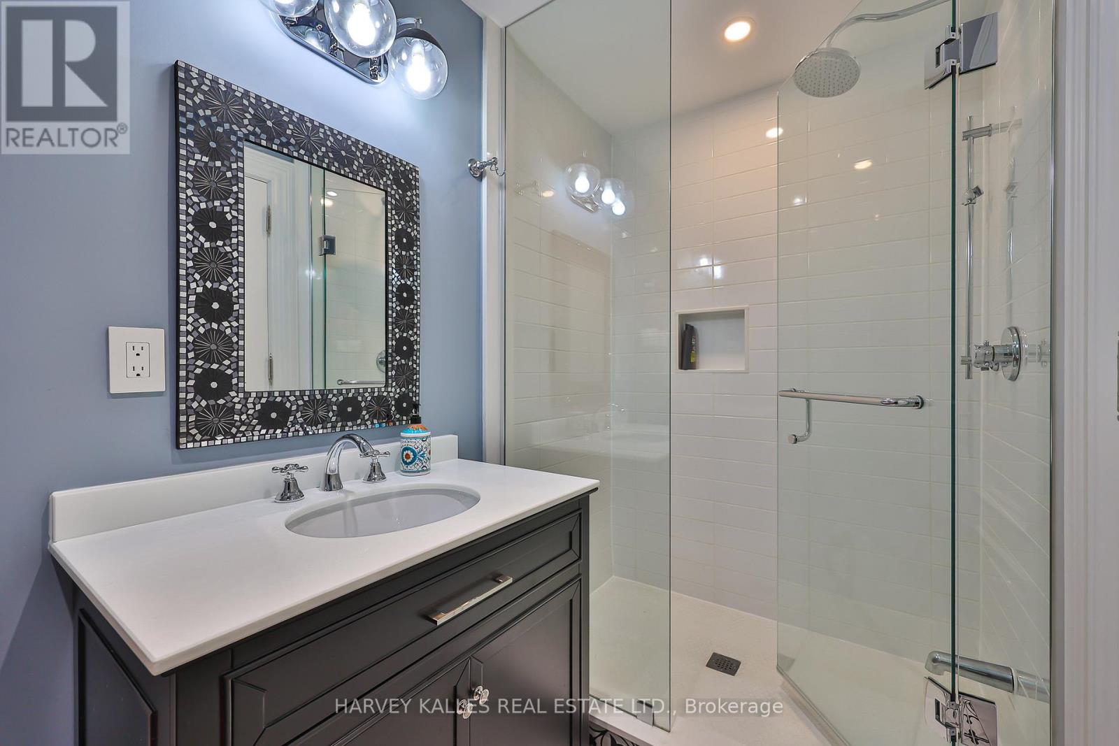 318 Maple Leaf Drive, Toronto, Ontario  M6L 1P6 - Photo 37 - W12760892