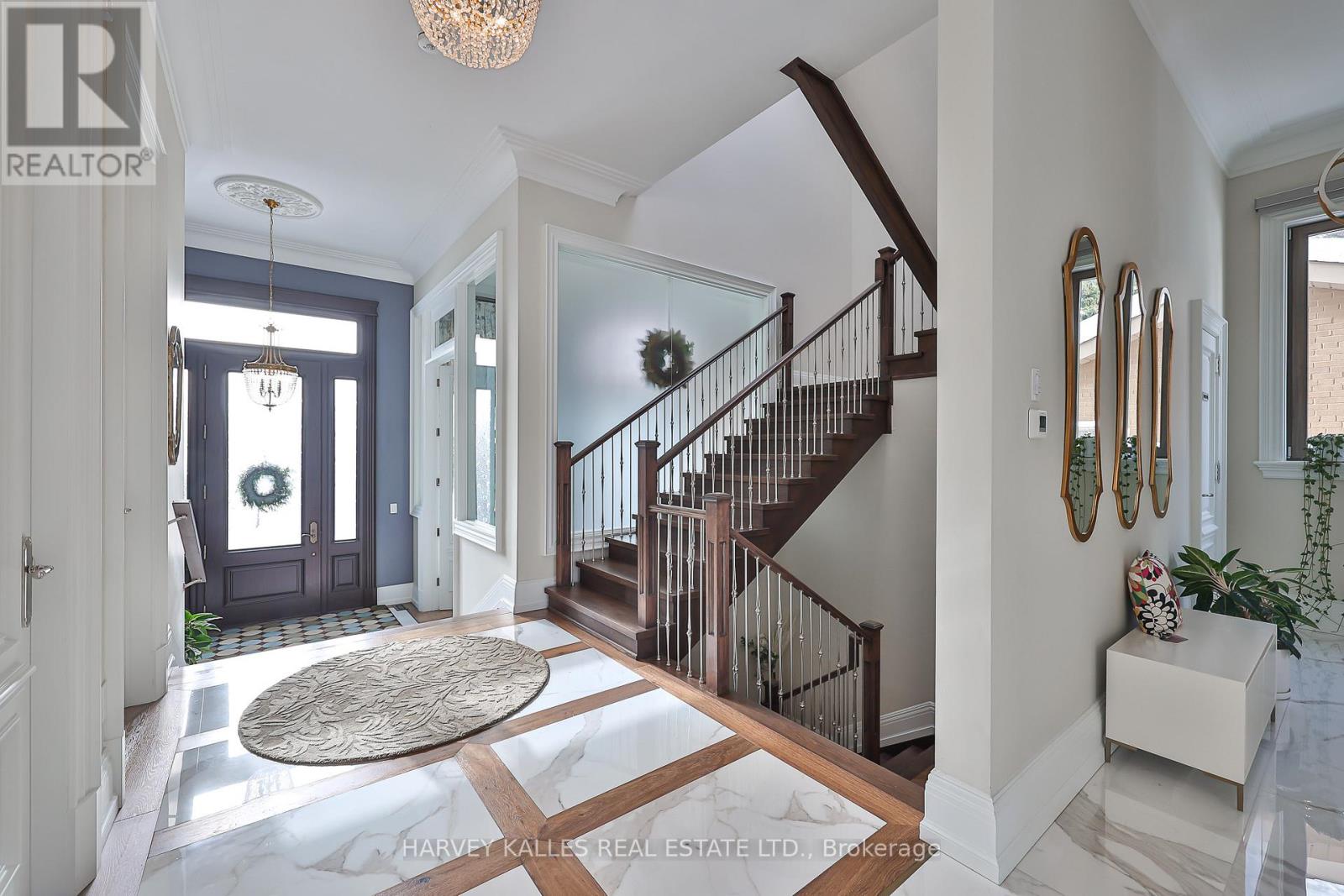 318 Maple Leaf Drive, Toronto, Ontario  M6L 1P6 - Photo 4 - W12760892