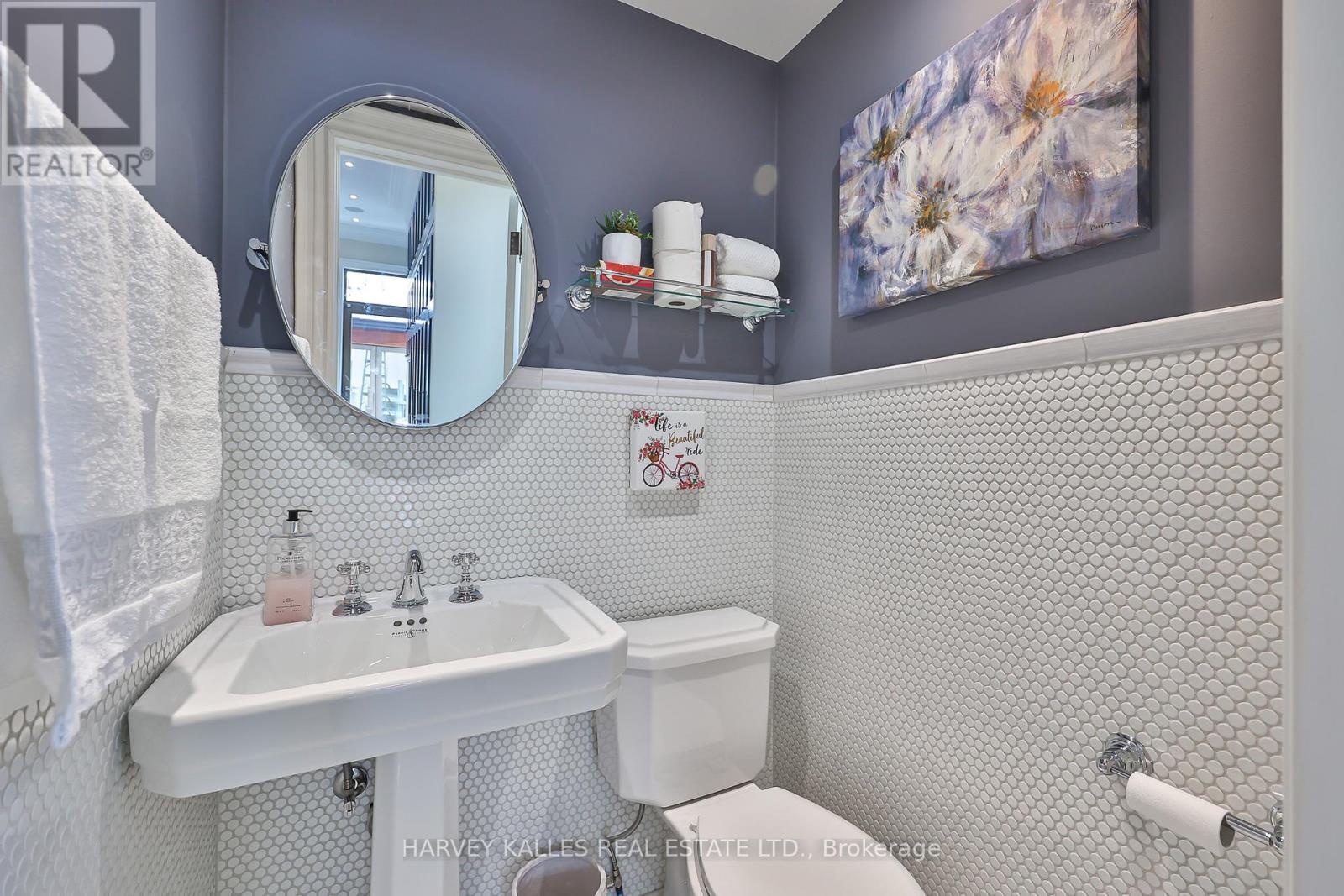 318 Maple Leaf Drive, Toronto, Ontario  M6L 1P6 - Photo 5 - W12760892