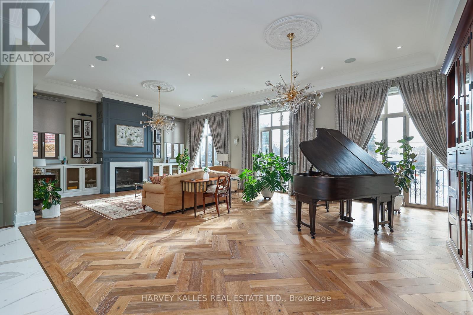 318 Maple Leaf Drive, Toronto, Ontario  M6L 1P6 - Photo 6 - W12760892