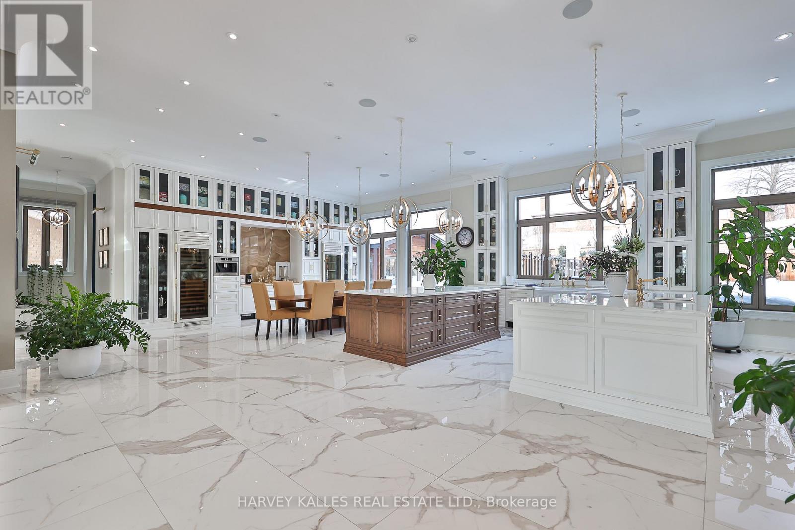 318 Maple Leaf Drive, Toronto, Ontario  M6L 1P6 - Photo 8 - W12760892