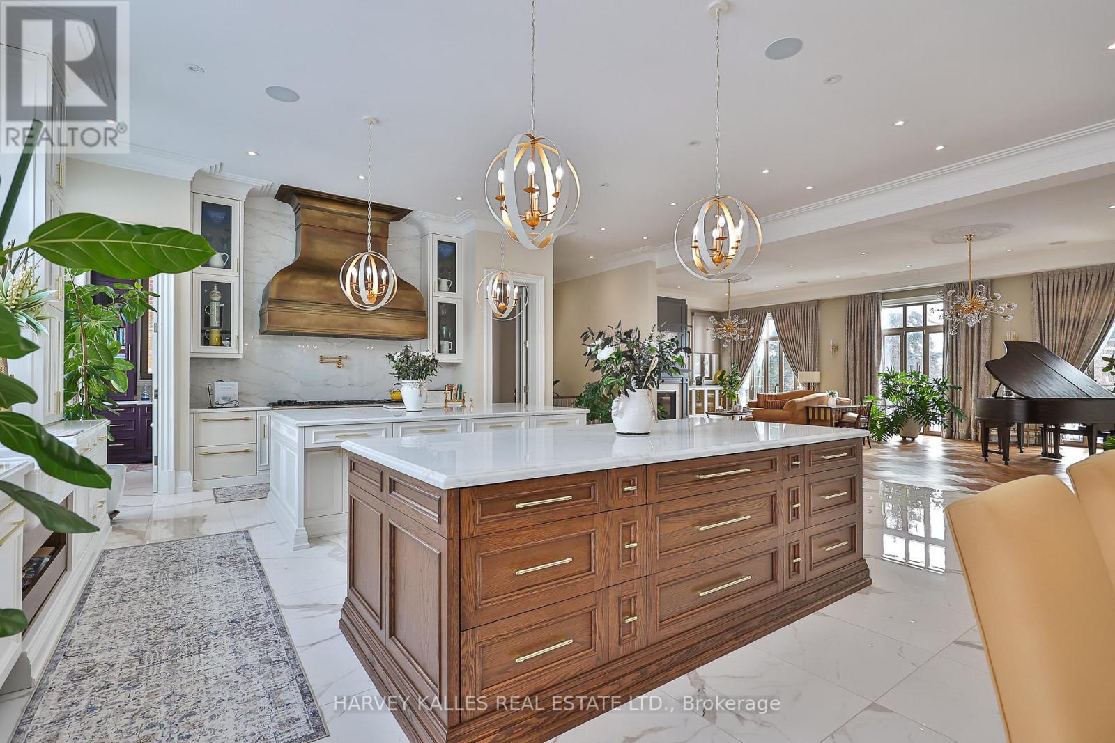 318 Maple Leaf Drive, Toronto, Ontario  M6L 1P6 - Photo 9 - W12760892