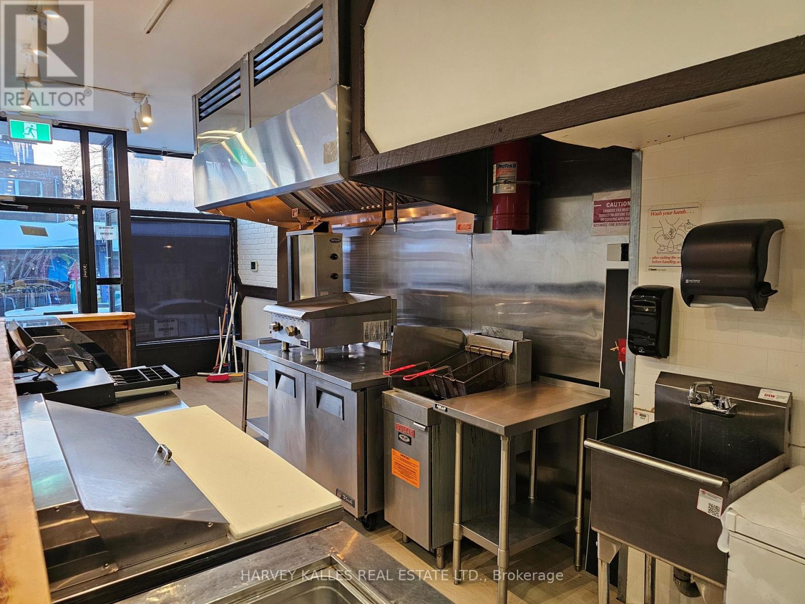 Main - 249 Augusta Avenue, Toronto, Ontario  M5T 2L8 - Photo 3 - C12765008