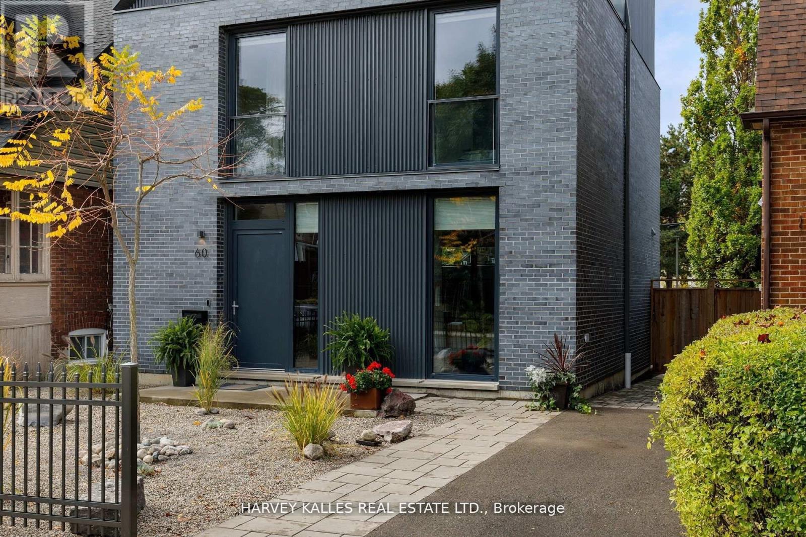 60 Hiltz Avenue, Toronto, Ontario M4L 2N5 - Photo 2 - E12767636