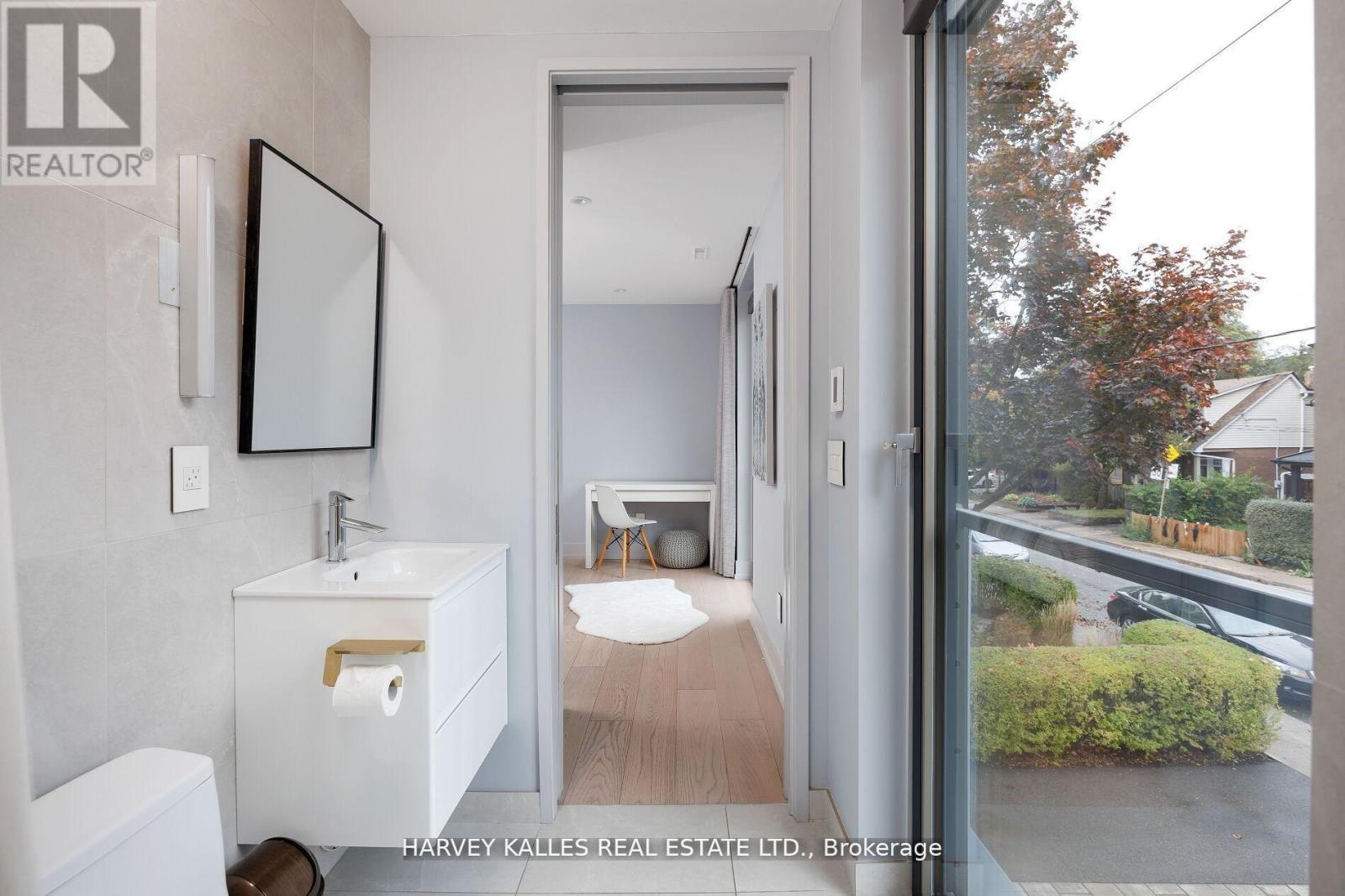 60 Hiltz Avenue, Toronto, Ontario M4L 2N5 - Photo 21 - E12767636