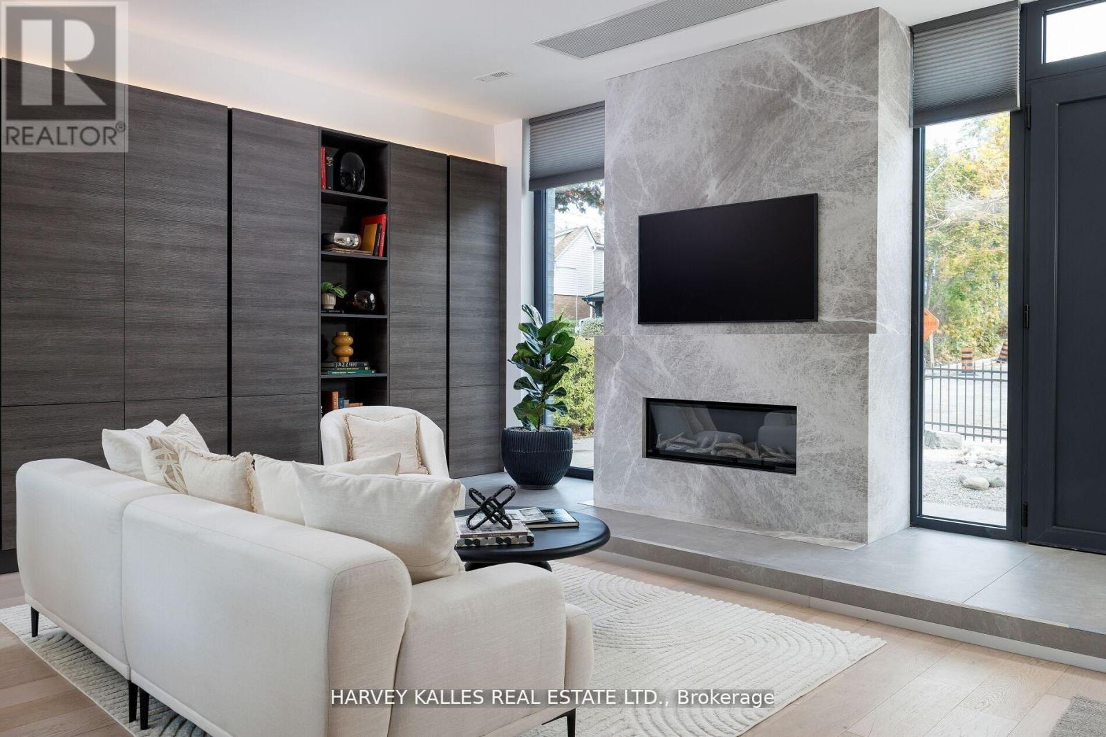 60 Hiltz Avenue, Toronto, Ontario M4L 2N5 - Photo 3 - E12767636