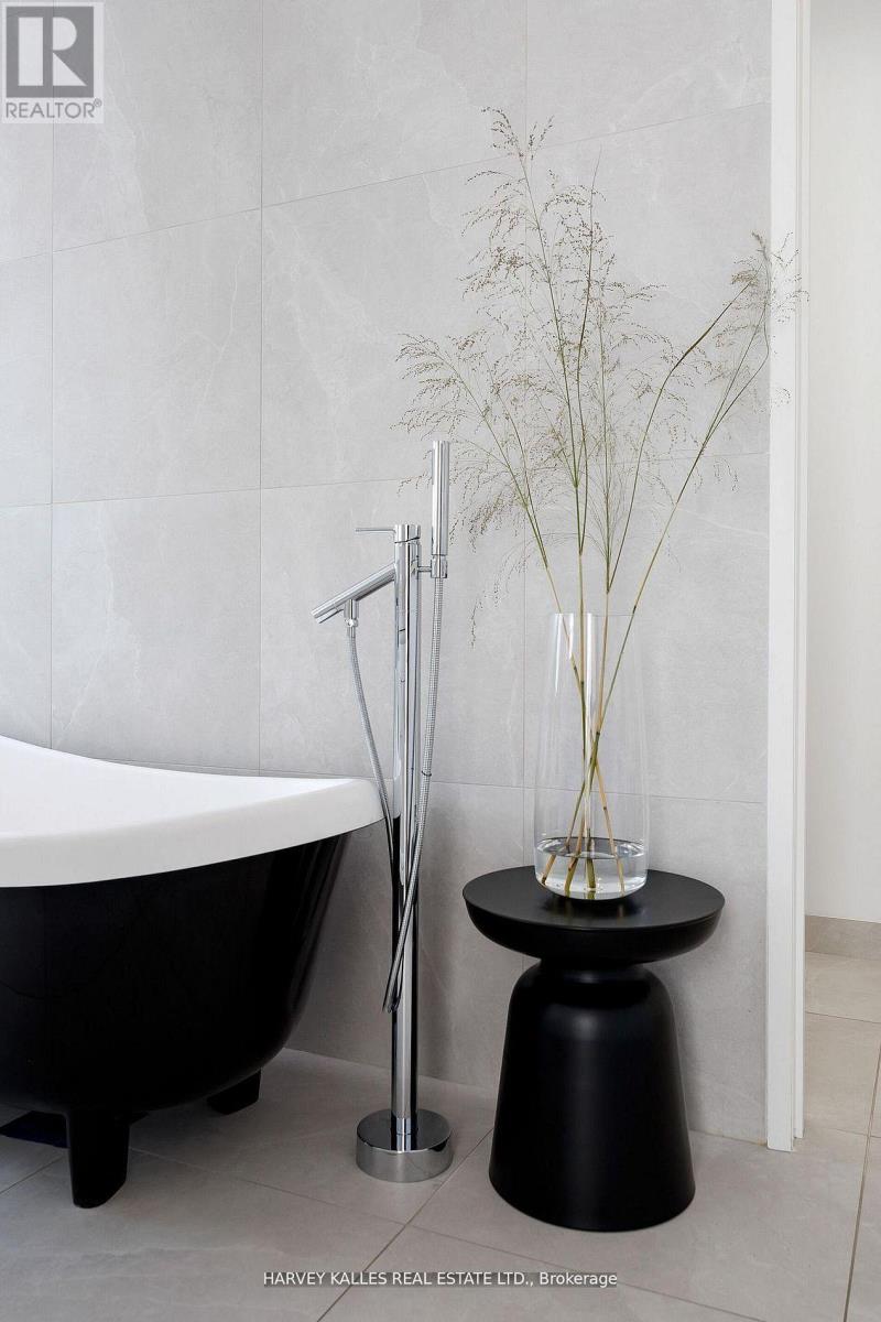 60 Hiltz Avenue, Toronto, Ontario M4L 2N5 - Photo 35 - E12767636