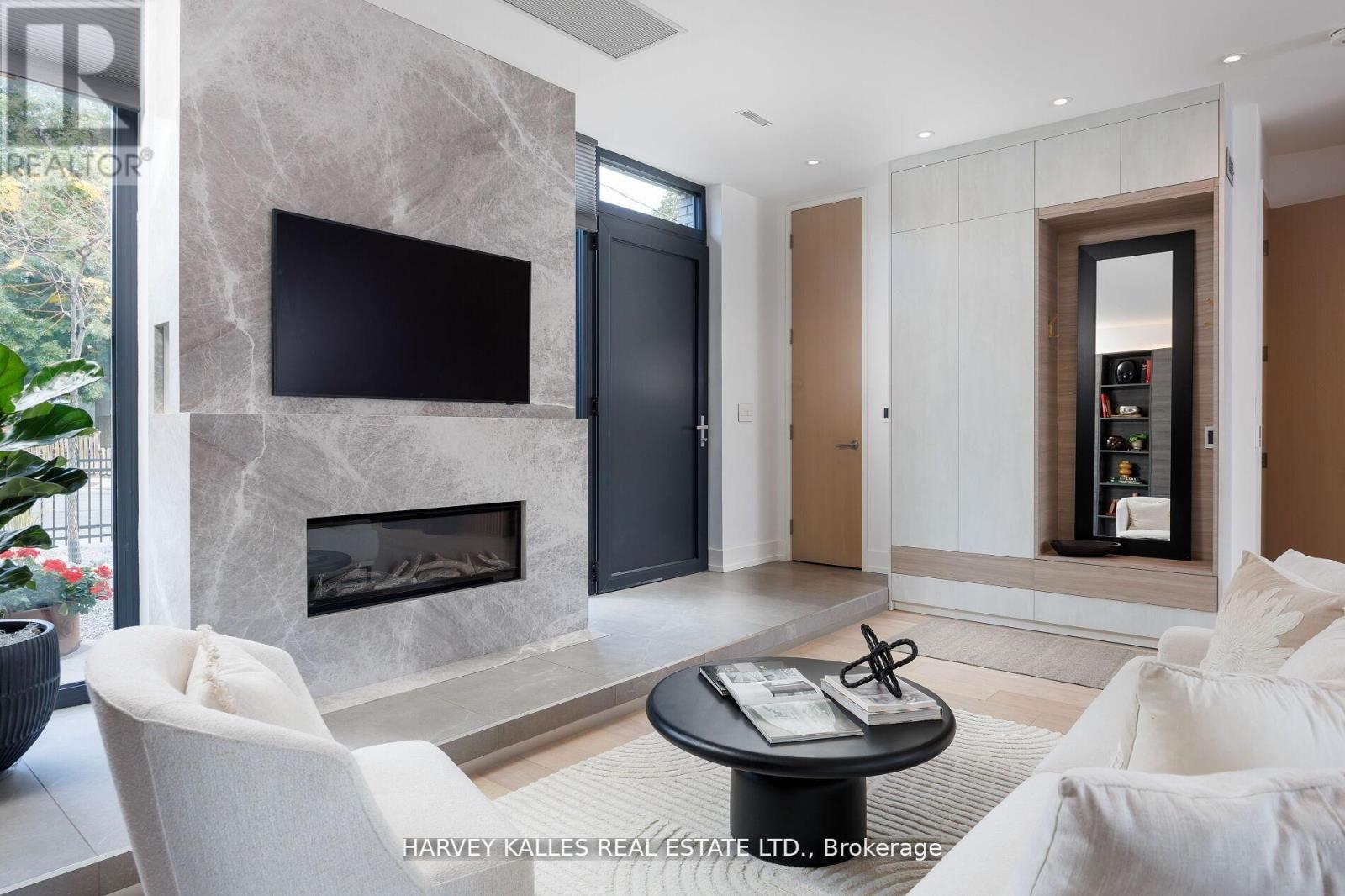 60 Hiltz Avenue, Toronto, Ontario M4L 2N5 - Photo 7 - E12767636