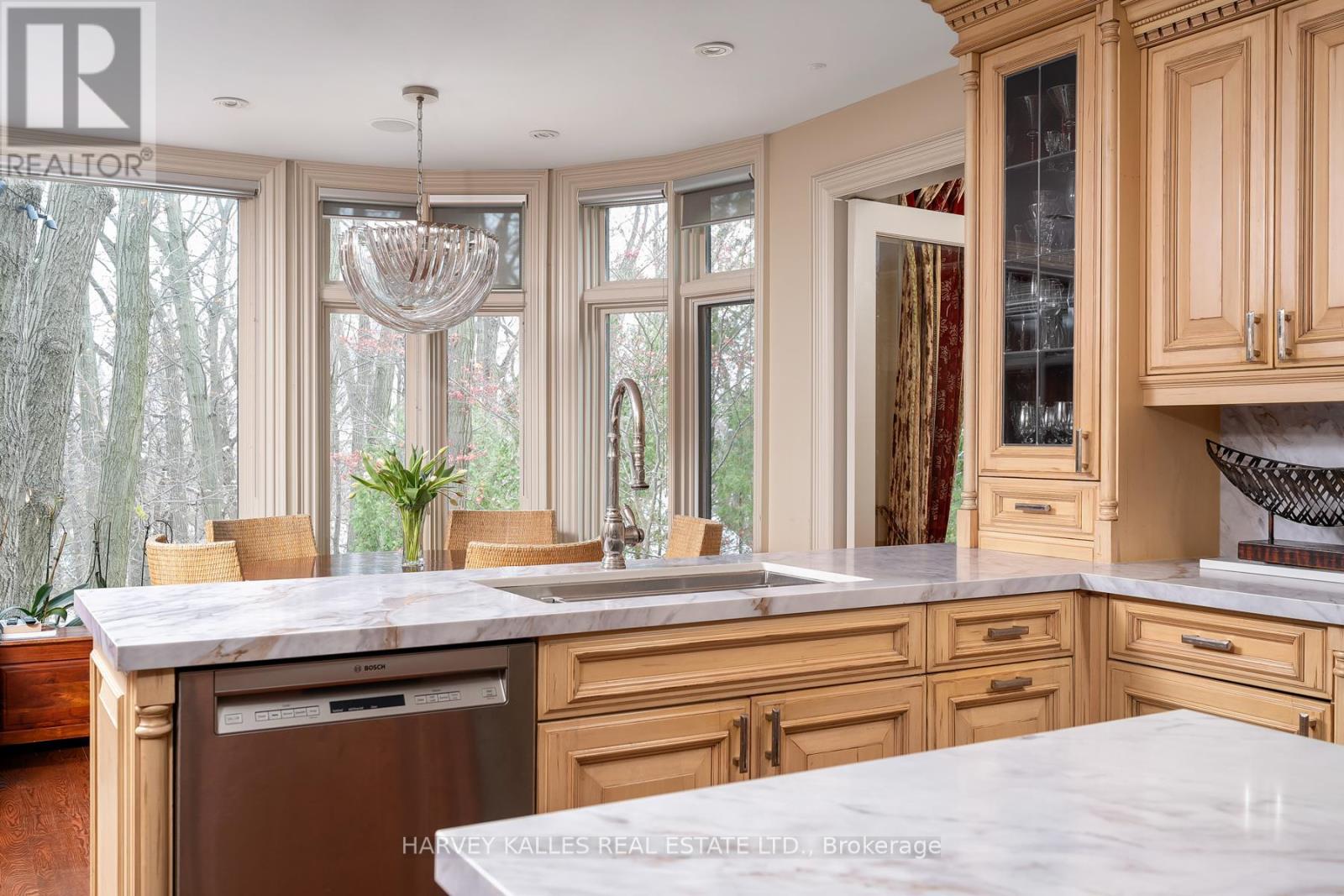 7 Ridgewood Road, Toronto, Ontario  M5P 1T4 - Photo 7 - C12768082