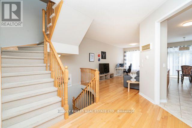 3886 Skyview Street, Mississauga, Ontario  L5M 8A4 - Photo 5 - W12768754