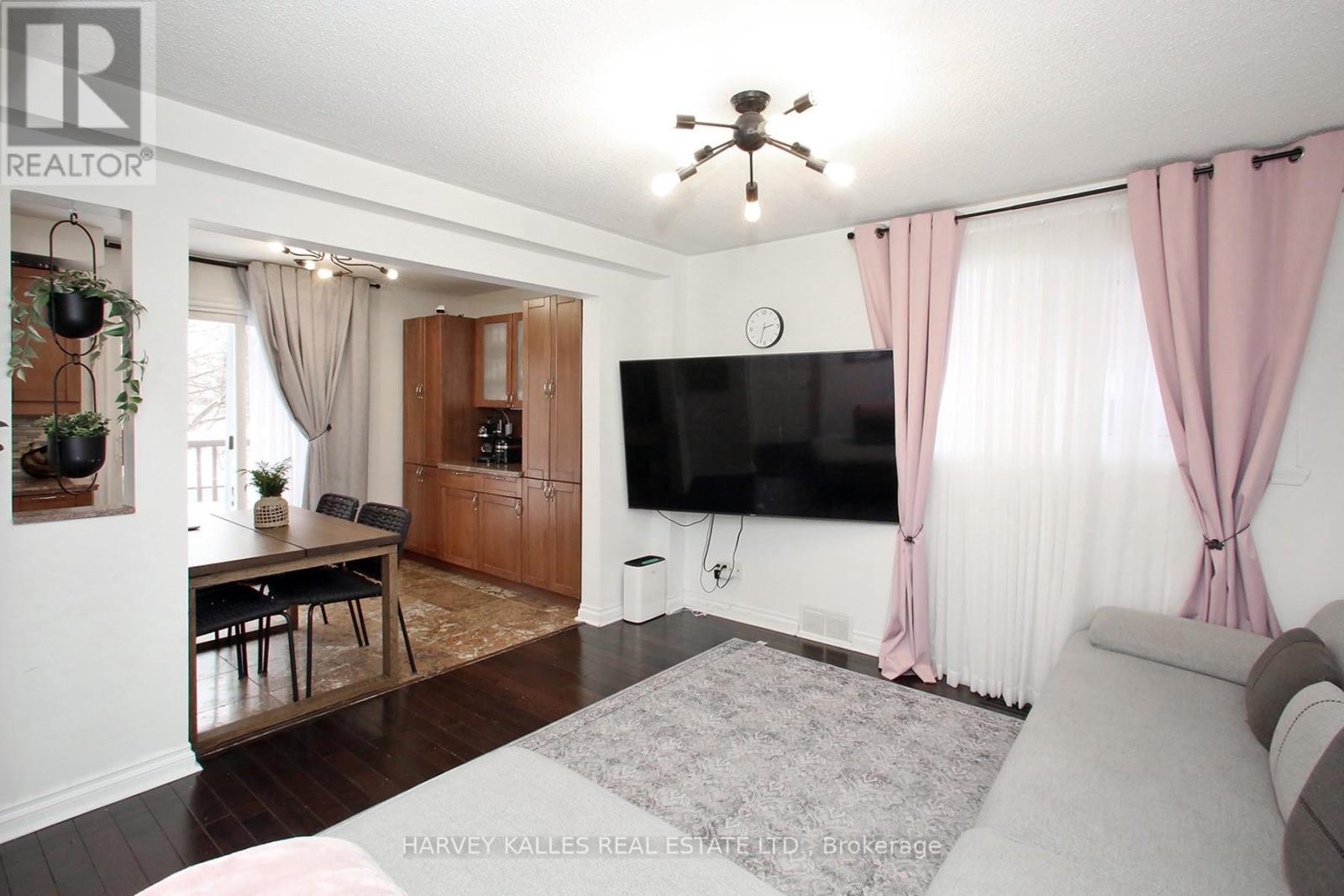 161 Romfield Circuit, Markham, Ontario L3T 3H7 - Photo 10 - N12778892