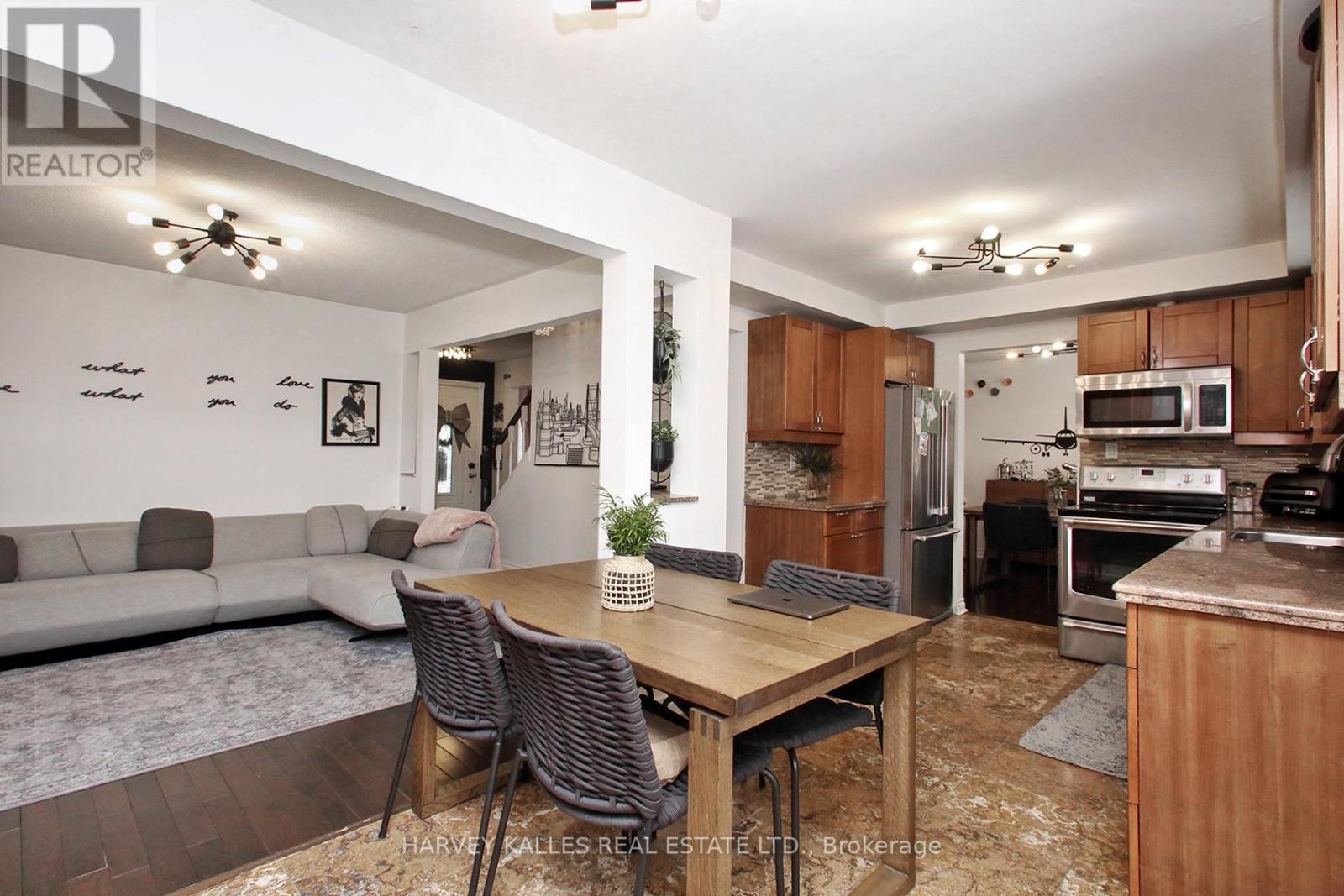 161 Romfield Circuit, Markham, Ontario L3T 3H7 - Photo 12 - N12778892